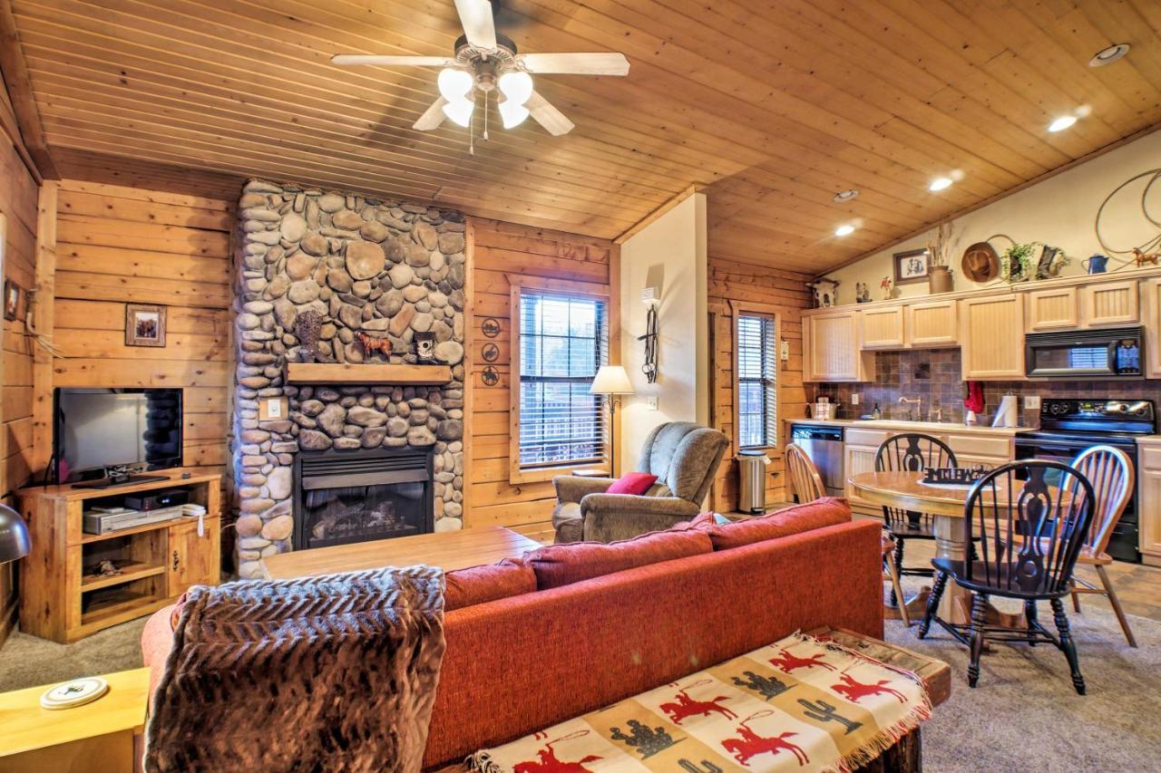 Cabin-Style Studio Right Off The Branson Strip!アパートメント エクステリア 写真