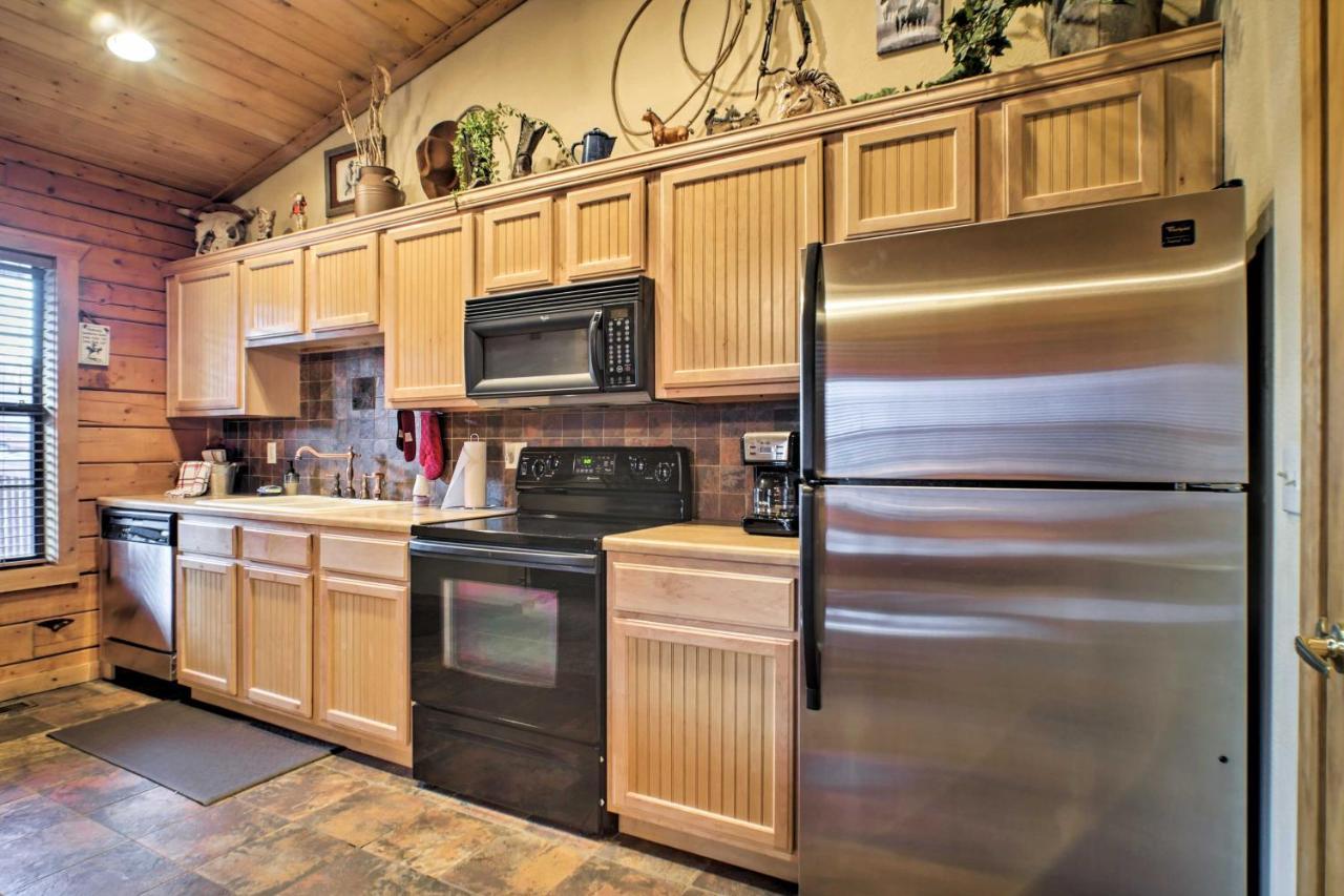 Cabin-Style Studio Right Off The Branson Strip!アパートメント エクステリア 写真