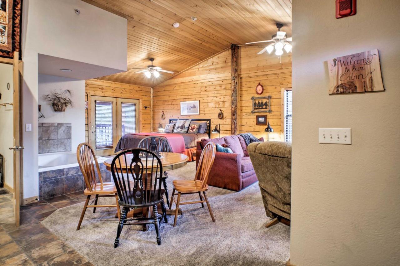Cabin-Style Studio Right Off The Branson Strip!アパートメント エクステリア 写真