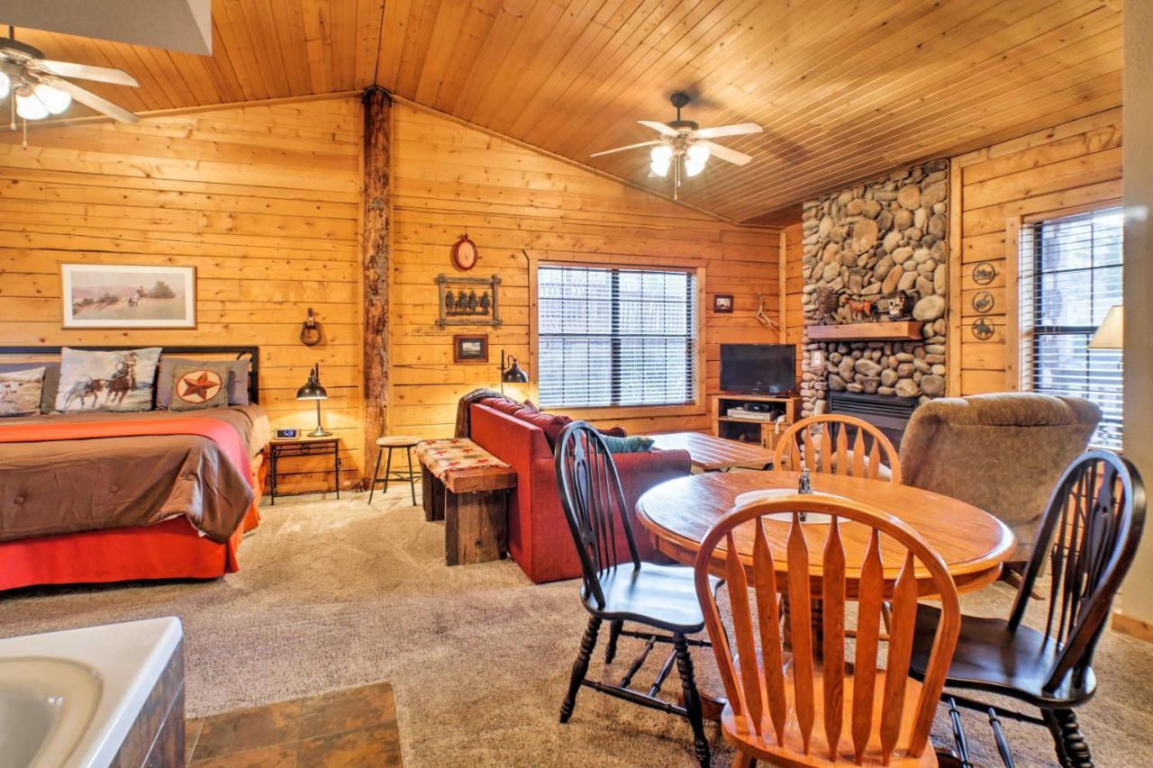 Cabin-Style Studio Right Off The Branson Strip!アパートメント エクステリア 写真