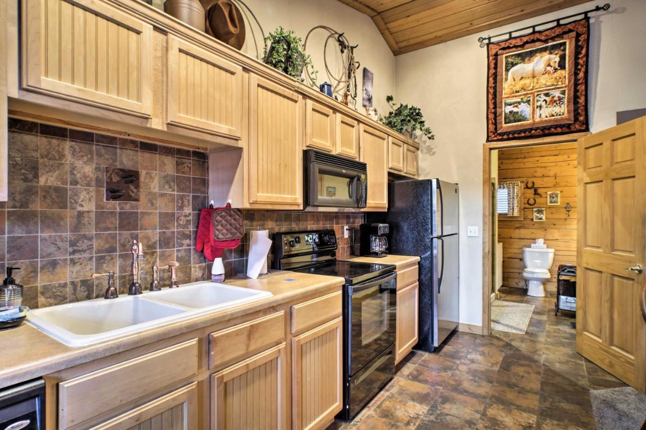 Cabin-Style Studio Right Off The Branson Strip!アパートメント エクステリア 写真