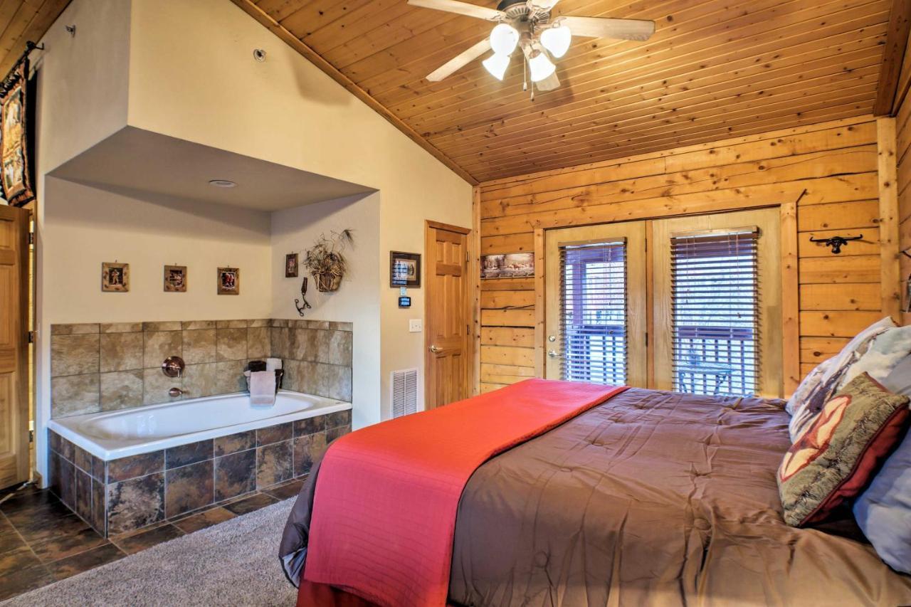 Cabin-Style Studio Right Off The Branson Strip!アパートメント エクステリア 写真