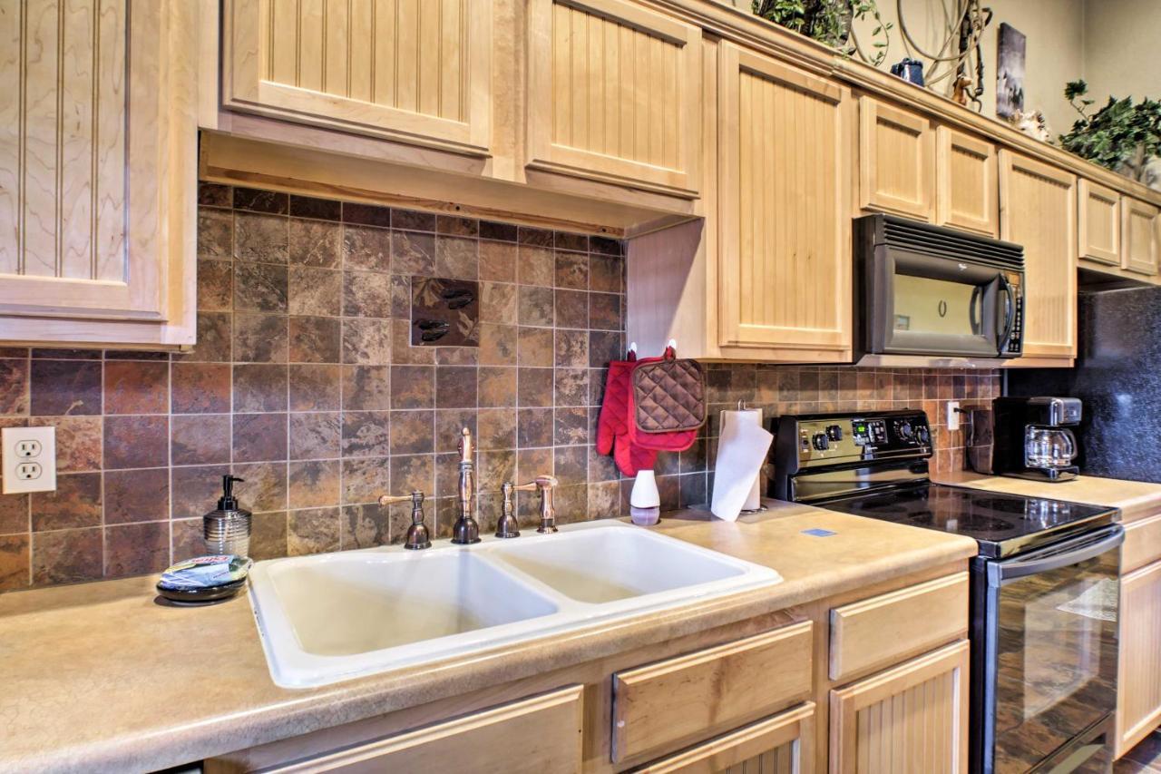 Cabin-Style Studio Right Off The Branson Strip!アパートメント エクステリア 写真