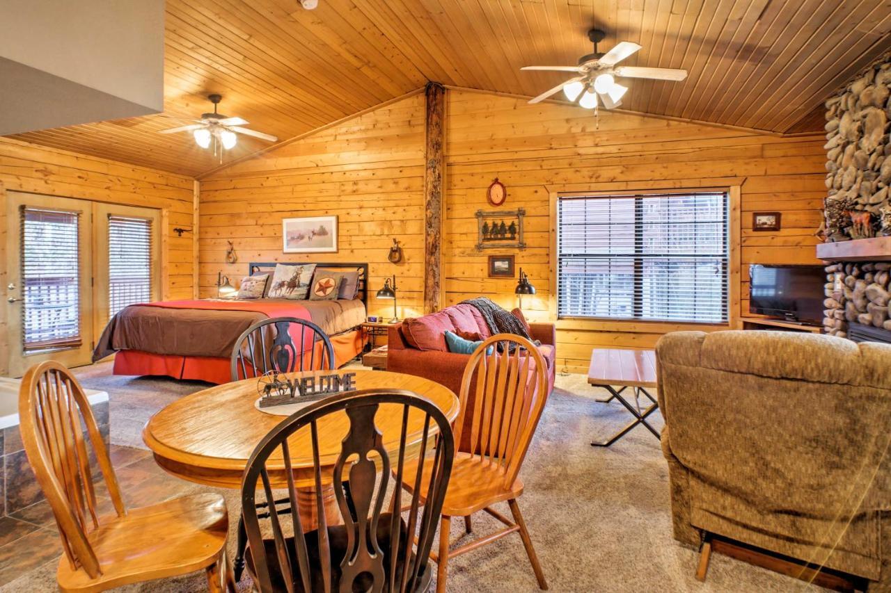 Cabin-Style Studio Right Off The Branson Strip!アパートメント エクステリア 写真