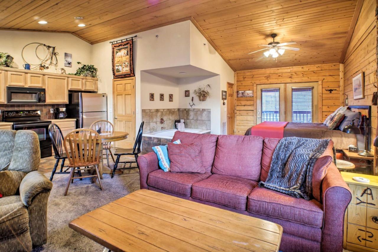 Cabin-Style Studio Right Off The Branson Strip!アパートメント エクステリア 写真