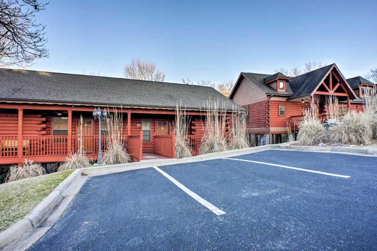 Cabin-Style Studio Right Off The Branson Strip!アパートメント エクステリア 写真